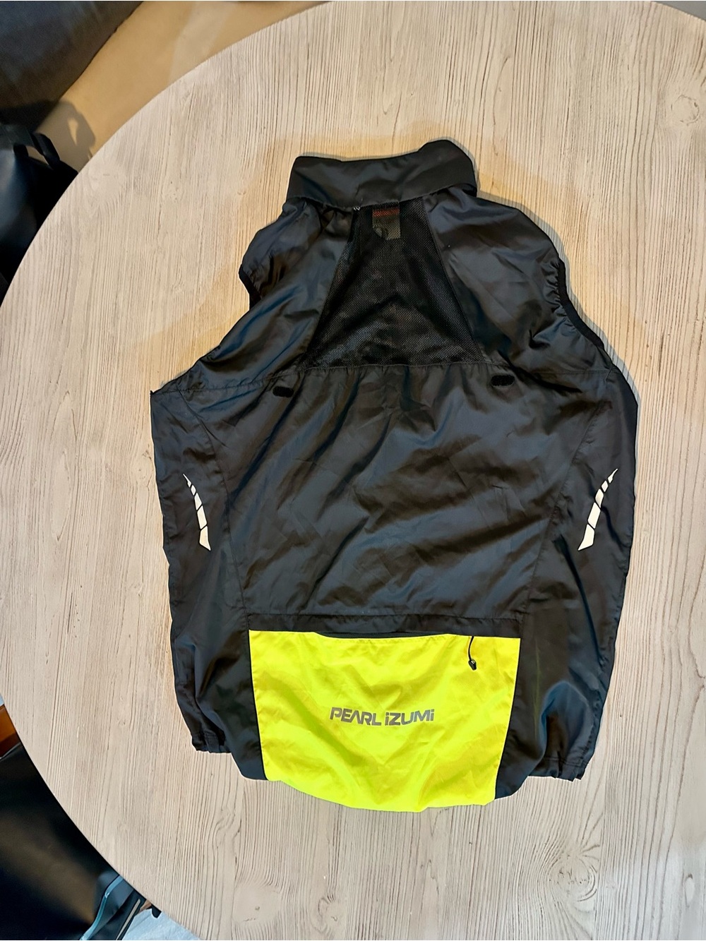 Pearl Izumi Black Jacket with Yellow Lining - Picture 9 of 9